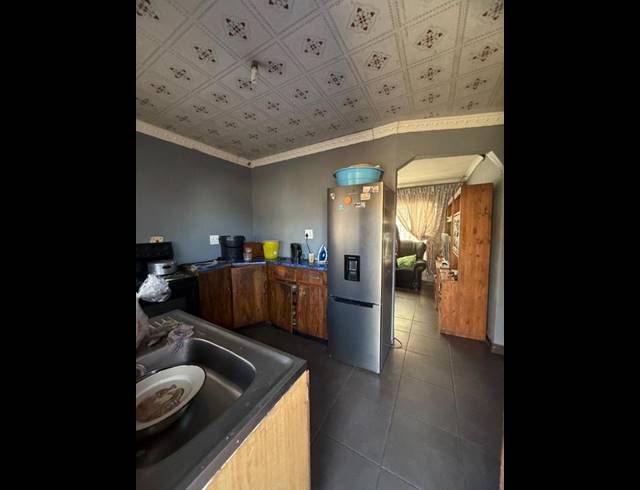 6 BEDROOM HOUSE FOR SALE IN TEMBISA CENTRAL